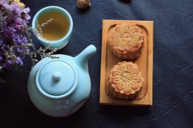 Festival moon pasta ve sıcak çay - Çin kek