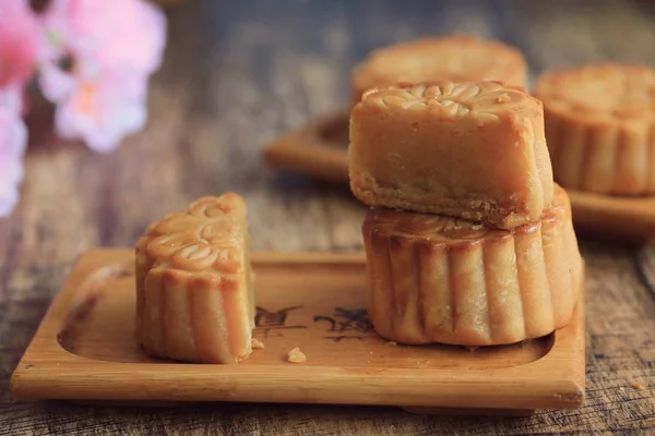 Festival moon cake - Chinese cake — Stock Photo, Image