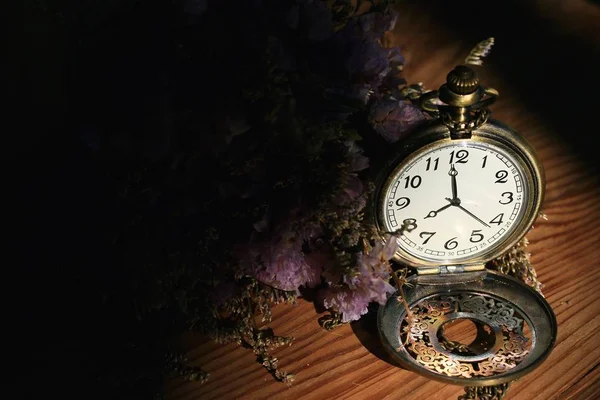 Relógio de bolso antigo vintage — Fotografia de Stock