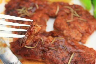 sebze ile domuz eti biftek