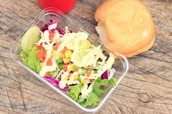 Sabrosa mezcla de ensalada de verduras —  Fotos de Stock