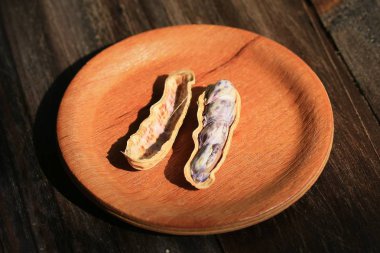 Fıstık ezmesi ve somun