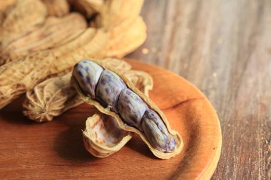 Fıstık ezmesi ve somun