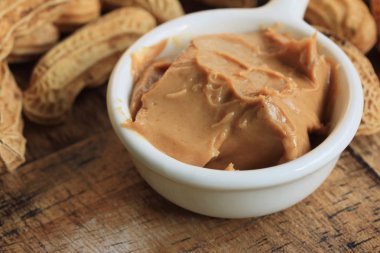 Fıstık ezmeli ekmek ile