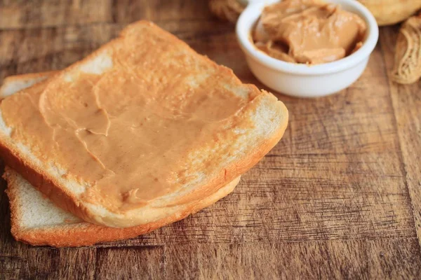Mantequilla de maní con pan — Foto de Stock