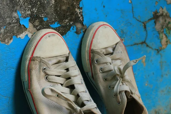 Old sneakers dirty vintage — Stock Photo, Image