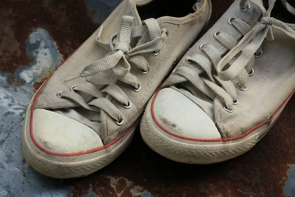 Old sneakers on zinc — Stock Photo, Image