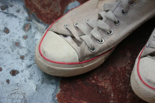 Old sneakers on zinc — Stock Photo, Image