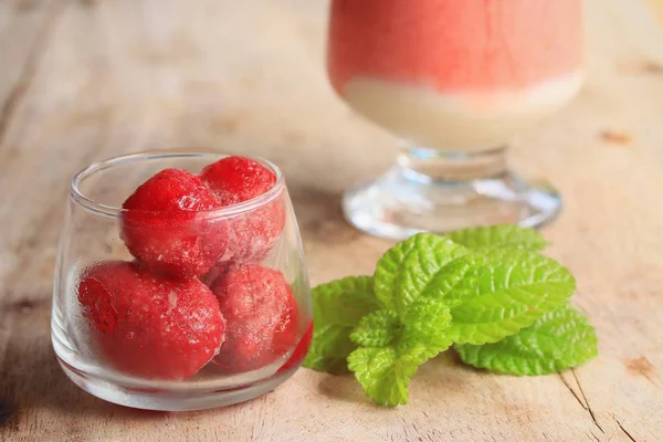 Eper smoothie és joghurt — Stock Fotó