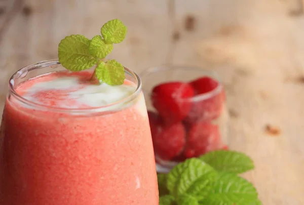 Smoothie Erdbeere und Joghurt — Stockfoto