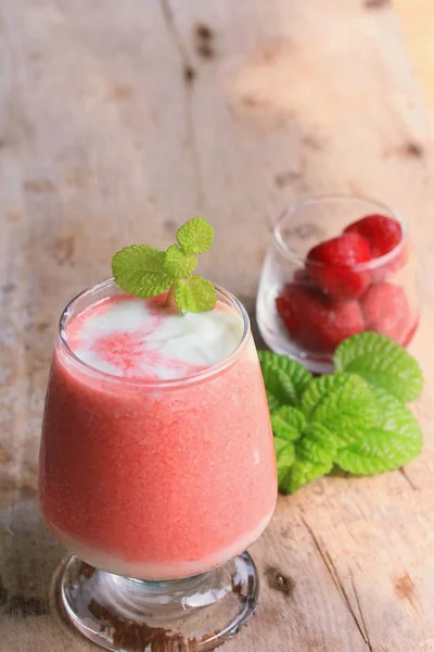 Smoothie fresa y yogur —  Fotos de Stock