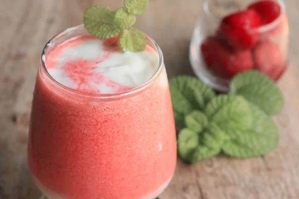 Smoothie fresa y yogur —  Fotos de Stock