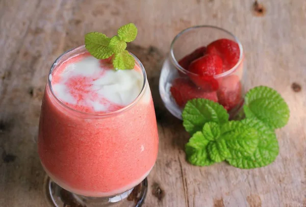 Smoothie fresa y yogur —  Fotos de Stock