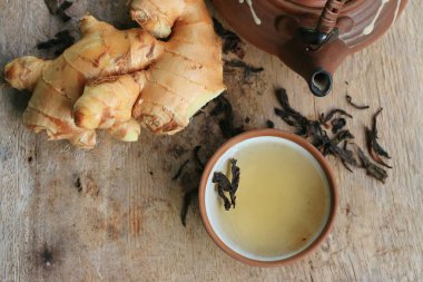 sıcak çay ile taze zencefil 