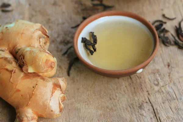 Fresh ginger with hot tea — Stock Photo, Image