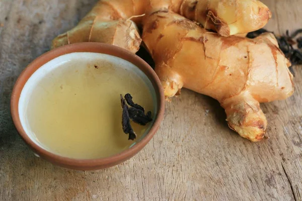 Fresh ginger with hot tea — Stock Photo, Image