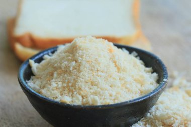 ekmek kırıntıları ve ekmek