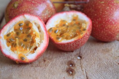 Tahtadaki tutku meyvesi 