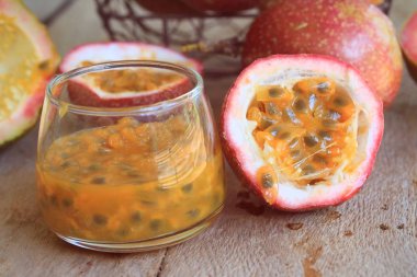 Tahtadaki tutku meyvesi 