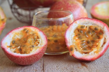 Tahtadaki tutku meyvesi 