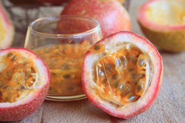 Tahtadaki tutku meyvesi 