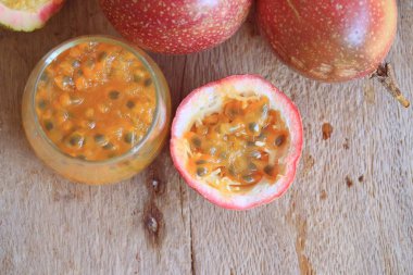 Tahtadaki tutku meyvesi 