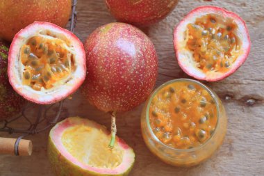 Tahtadaki tutku meyvesi 