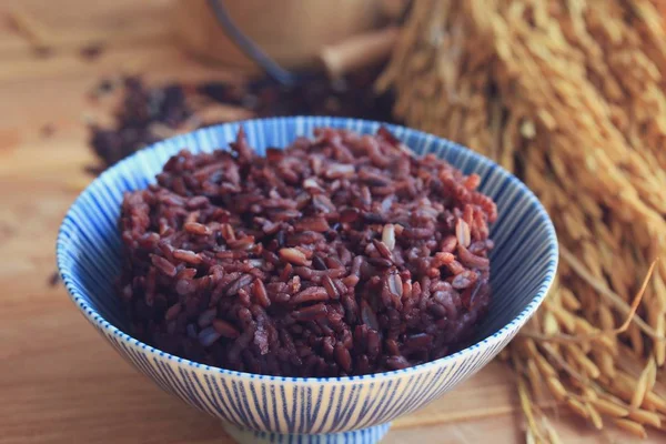 Schwarzer Reis und Reis — Stockfoto