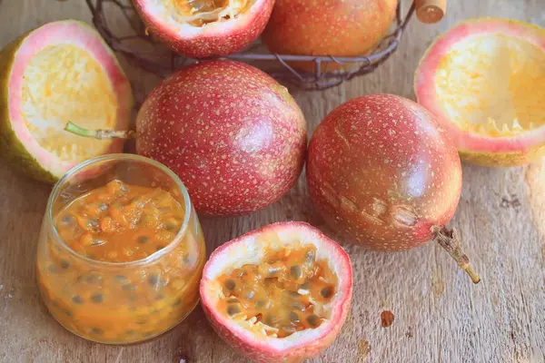 Tahtadaki tutku meyvesi 