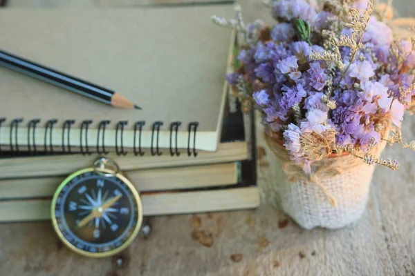 Compass with dried flower — Stock Photo, Image