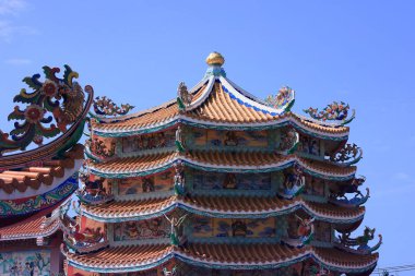 ejderha stutue ve gökyüzü