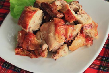 Izgara tavuk ve sos