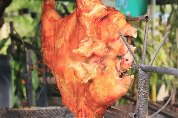 Saboroso porco grelhado em aleitamento — Fotografia de Stock
