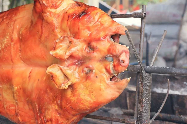 Saboroso porco grelhado em aleitamento — Fotografia de Stock