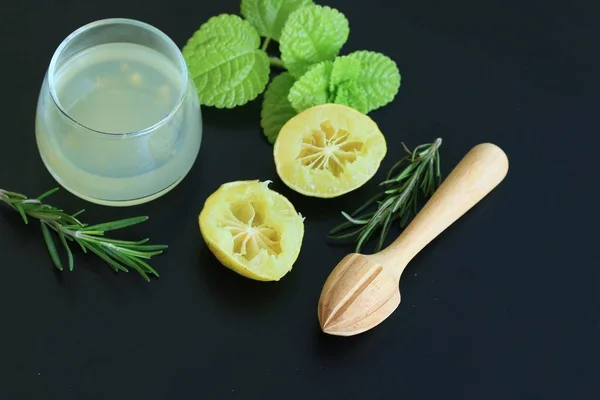 Zitronensaft mit Minze — Stockfoto
