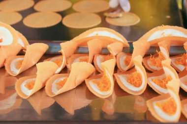 Taylandlı çıtır gözleme - kremalı krep