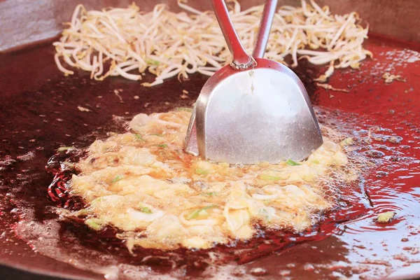 Mexilhão frito e farinha com ovo — Fotografia de Stock