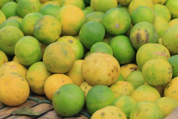 Montón de limón en el mercado — Foto de Stock