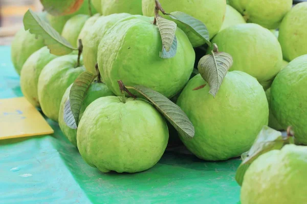 Guave-vruchten op de markt — Stockfoto