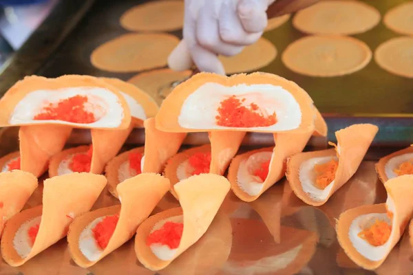 Panqueque tailandés crujiente - crepes de crema —  Fotos de Stock
