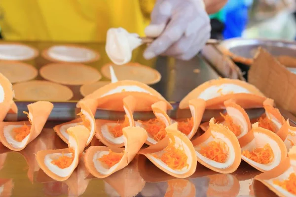 Panqueque tailandés crujiente - crepes de crema —  Fotos de Stock