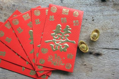 Çin yeni yılı içinde kırmızı zarf