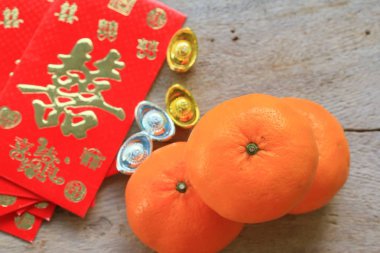 Çin yeni yılı içinde kırmızı zarf