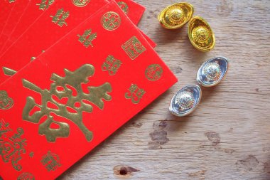 Çin yeni yılı içinde kırmızı zarf