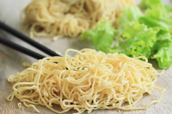 Fideos de huevo con fresco — Foto de Stock