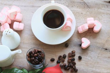 sıcak kahve ile marshmallow