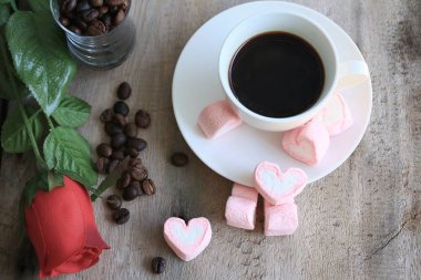 sıcak kahve ile marshmallow