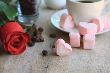 sıcak kahve ile marshmallow