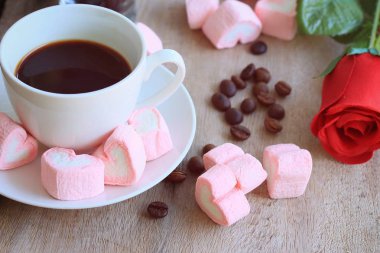 sıcak kahve ile marshmallow