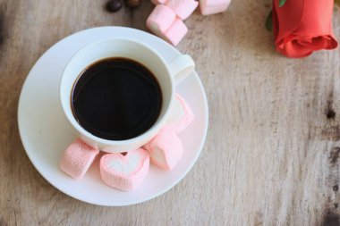 sıcak kahve ile marshmallow